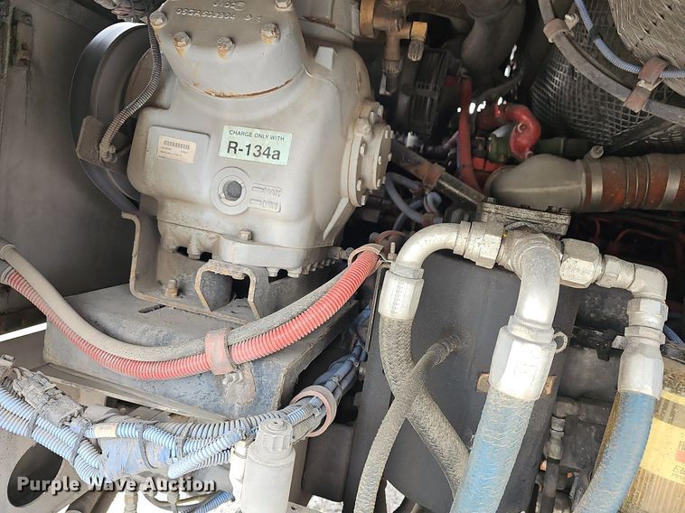 image for item DM1523 2011 Gillig  G27B102N4 transit bus