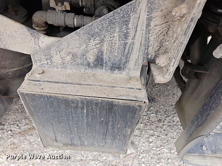 image for item DM1523 2011 Gillig  G27B102N4 transit bus