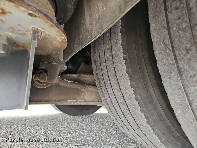 image for item DM1523 2011 Gillig  G27B102N4 transit bus