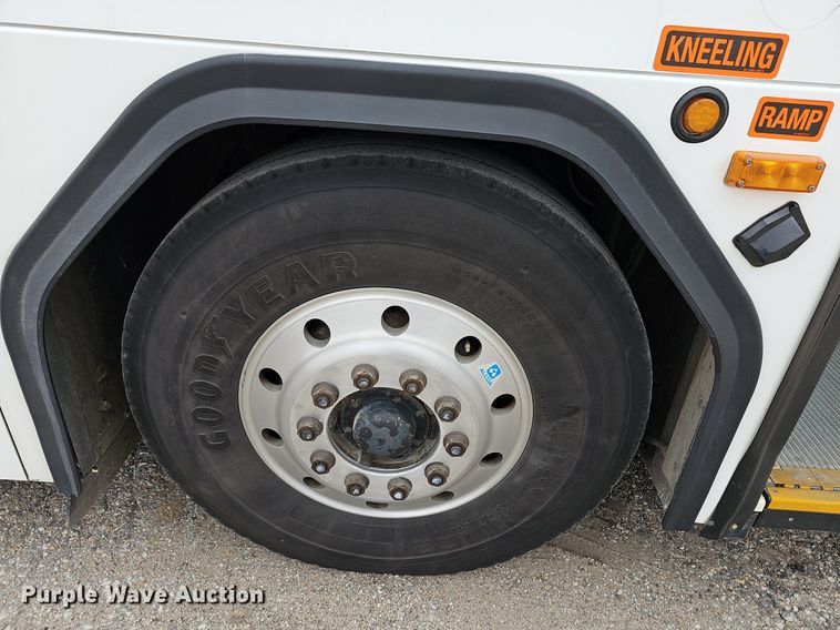 image for item DM1523 2011 Gillig  G27B102N4 transit bus