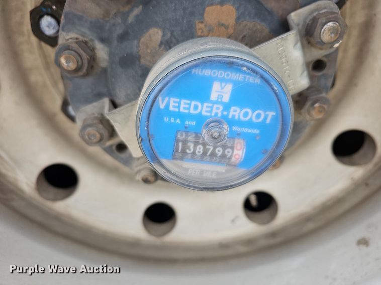 image for item DM1523 2011 Gillig  G27B102N4 transit bus