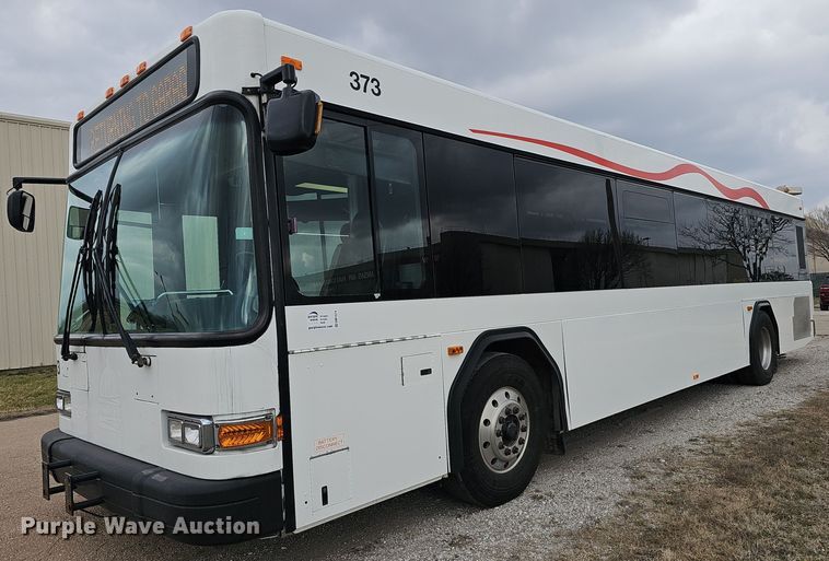 image for item DM1574 2011 Gillig G27B102N4 transit bus