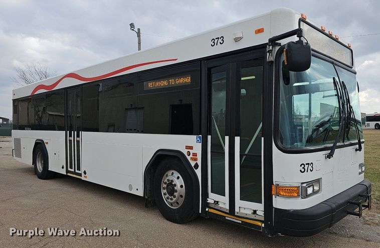 image for item DM1574 2011 Gillig G27B102N4 transit bus