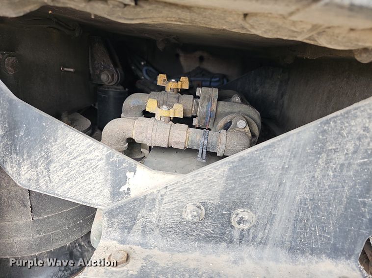 image for item DM1574 2011 Gillig G27B102N4 transit bus