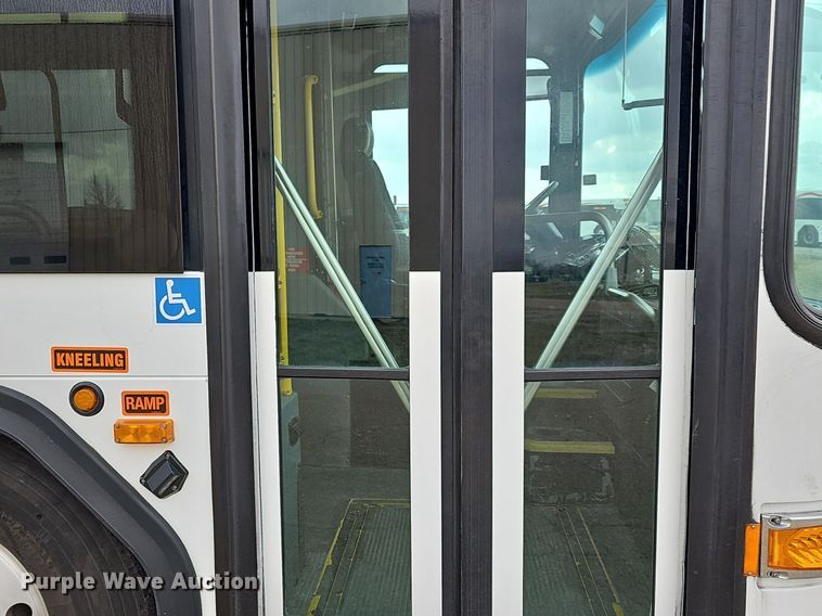 image for item DM1574 2011 Gillig G27B102N4 transit bus