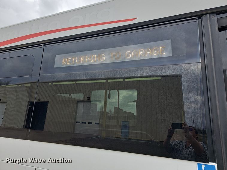 image for item DM1574 2011 Gillig G27B102N4 transit bus