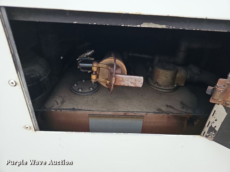 image for item DM1574 2011 Gillig G27B102N4 transit bus