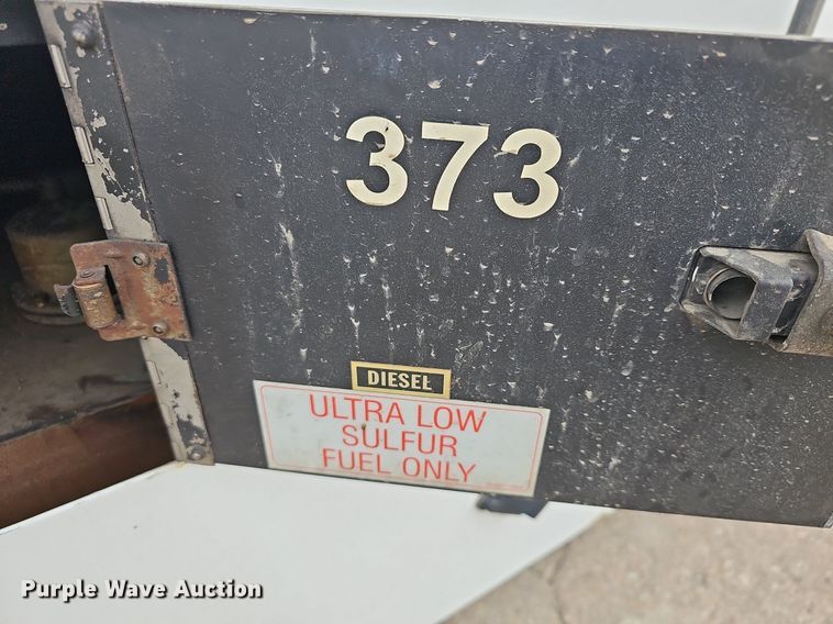 image for item DM1574 2011 Gillig G27B102N4 transit bus