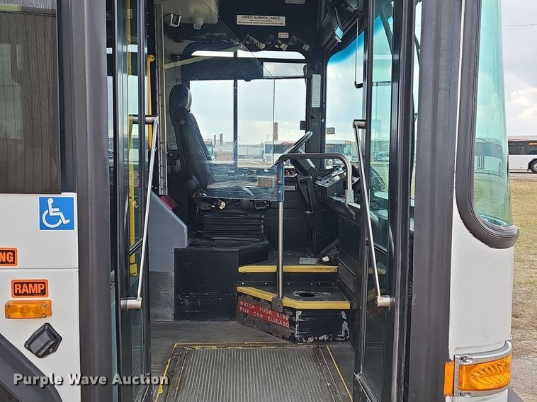 image for item DM1574 2011 Gillig G27B102N4 transit bus