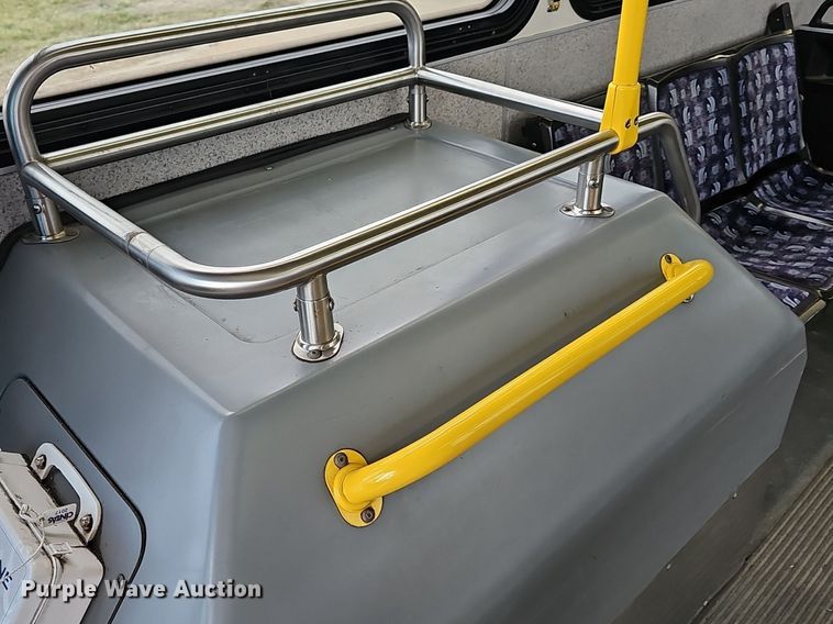 image for item DM1574 2011 Gillig G27B102N4 transit bus