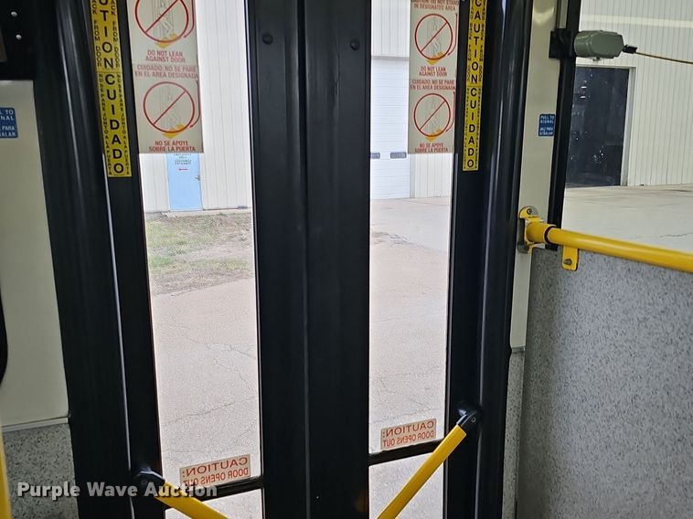 image for item DM1574 2011 Gillig G27B102N4 transit bus