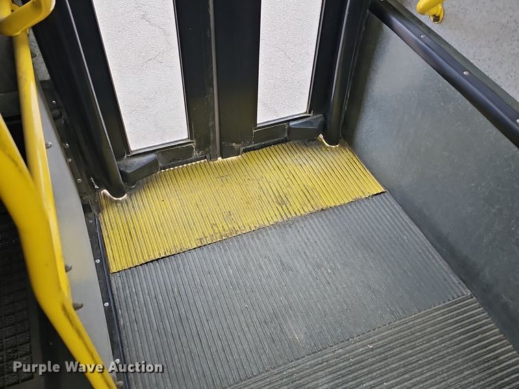 image for item DM1574 2011 Gillig G27B102N4 transit bus