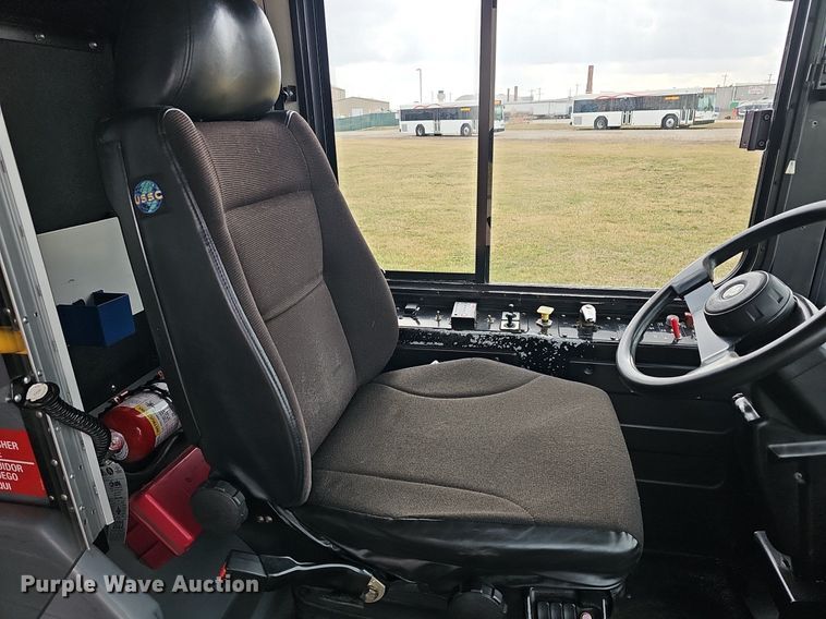 image for item DM1574 2011 Gillig G27B102N4 transit bus