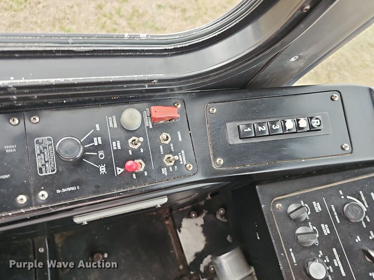 image for item DM1574 2011 Gillig G27B102N4 transit bus