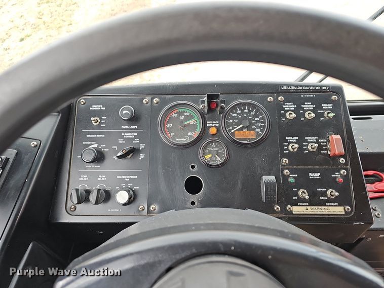 image for item DM1574 2011 Gillig G27B102N4 transit bus