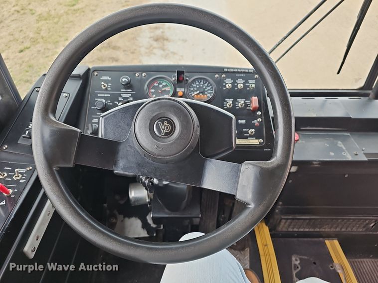 image for item DM1574 2011 Gillig G27B102N4 transit bus