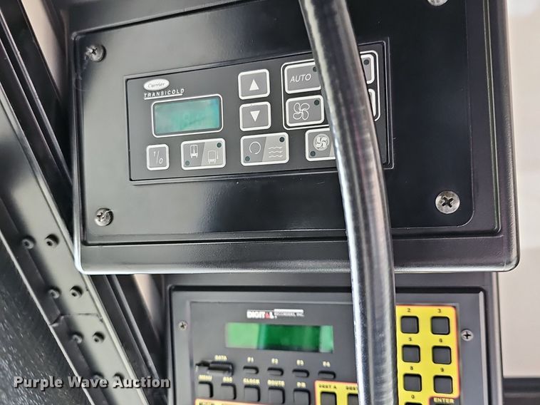 image for item DM1574 2011 Gillig G27B102N4 transit bus