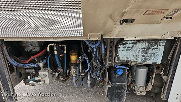 image for item DM1574 2011 Gillig G27B102N4 transit bus