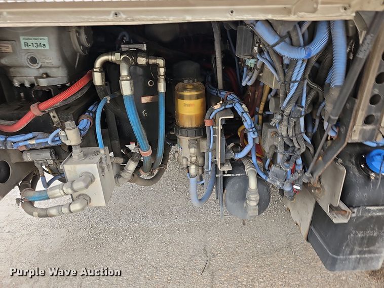 image for item DM1574 2011 Gillig G27B102N4 transit bus