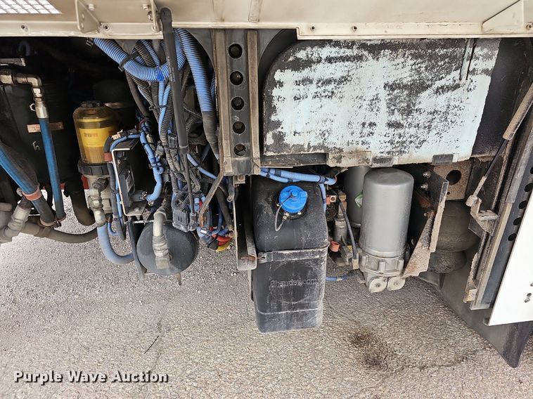 image for item DM1574 2011 Gillig G27B102N4 transit bus