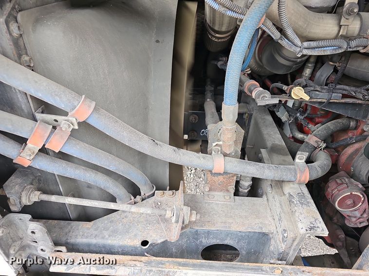 image for item DM1574 2011 Gillig G27B102N4 transit bus