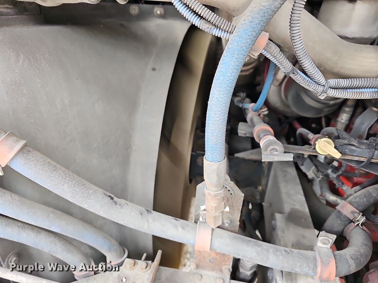 image for item DM1574 2011 Gillig G27B102N4 transit bus