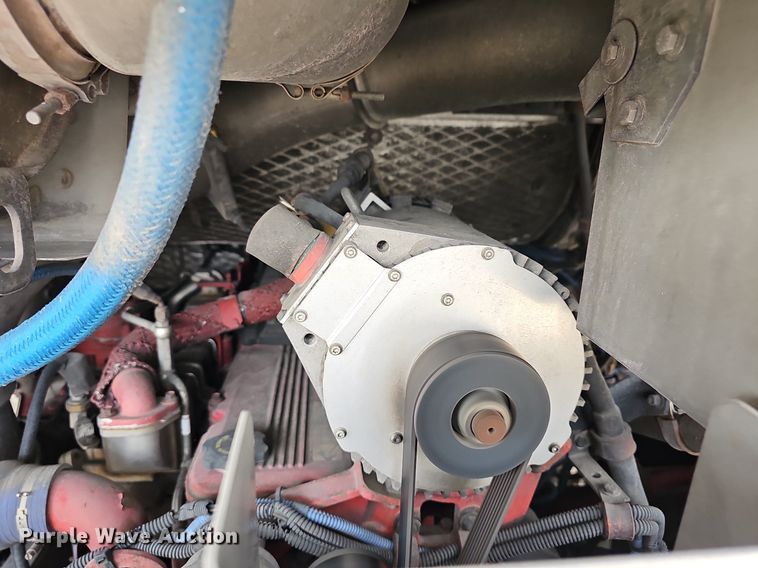 image for item DM1574 2011 Gillig G27B102N4 transit bus