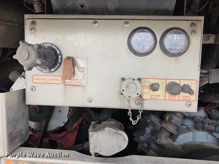 image for item DM1574 2011 Gillig G27B102N4 transit bus