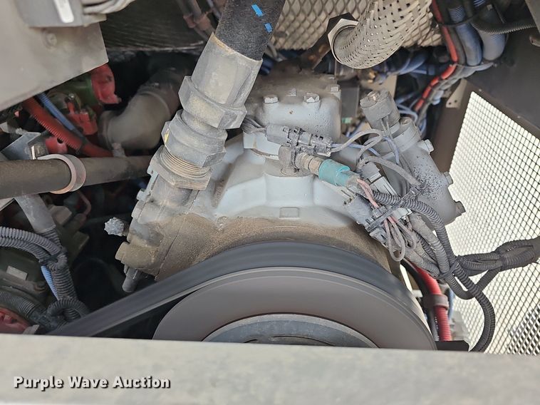 image for item DM1574 2011 Gillig G27B102N4 transit bus