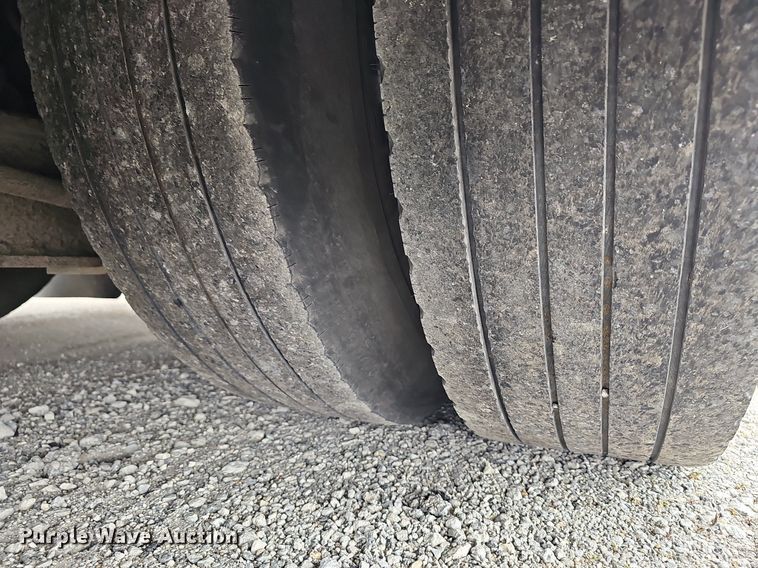 image for item DM1574 2011 Gillig G27B102N4 transit bus