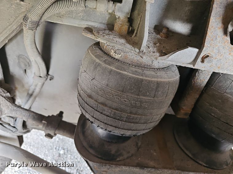 image for item DM1574 2011 Gillig G27B102N4 transit bus