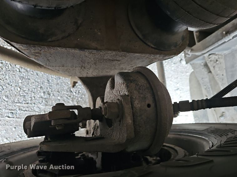 image for item DM1574 2011 Gillig G27B102N4 transit bus