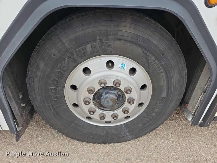 image for item DM1574 2011 Gillig G27B102N4 transit bus