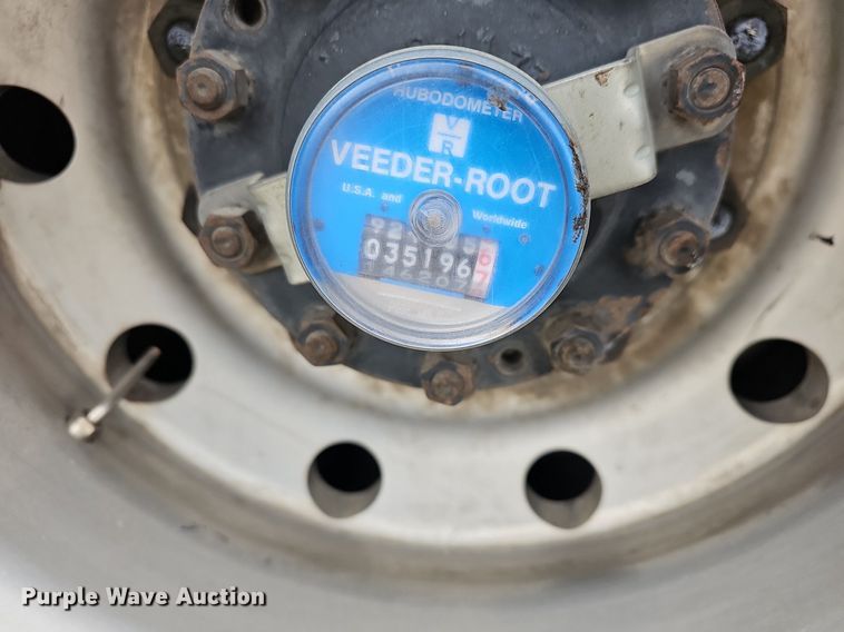 image for item DM1574 2011 Gillig G27B102N4 transit bus