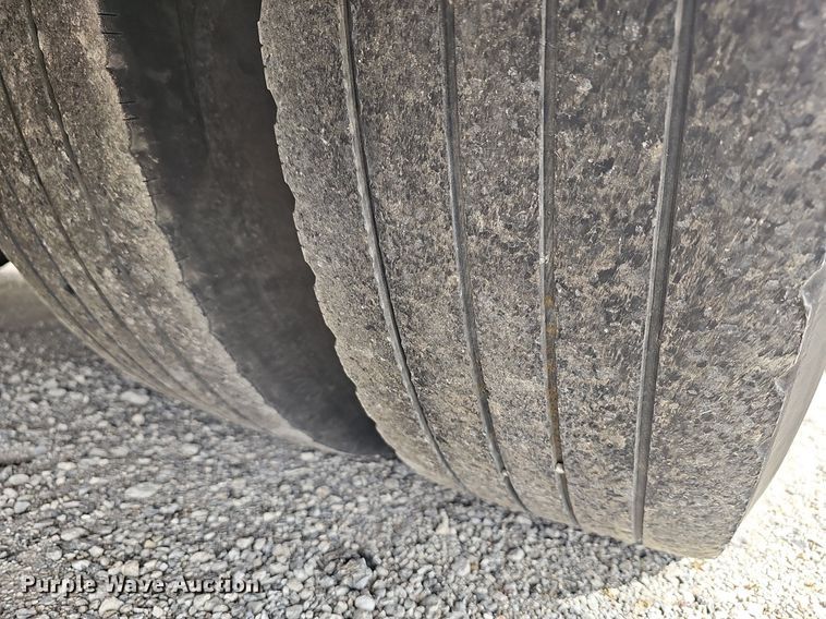 image for item DM1574 2011 Gillig G27B102N4 transit bus