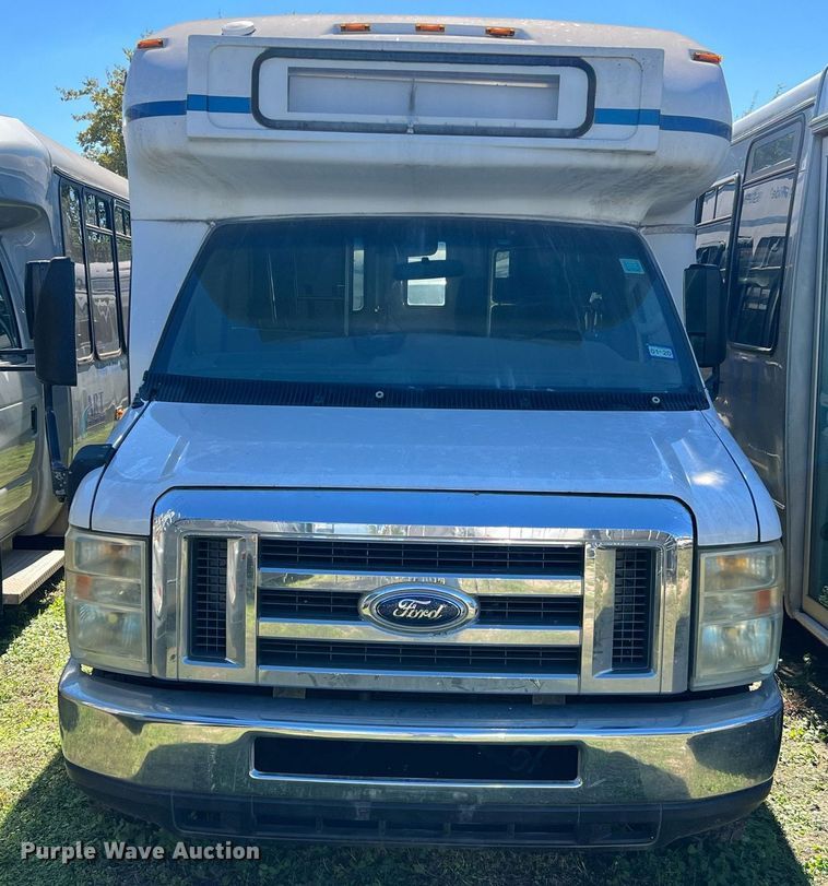 image for item DM2933 2009 Ford E450 shuttle bus