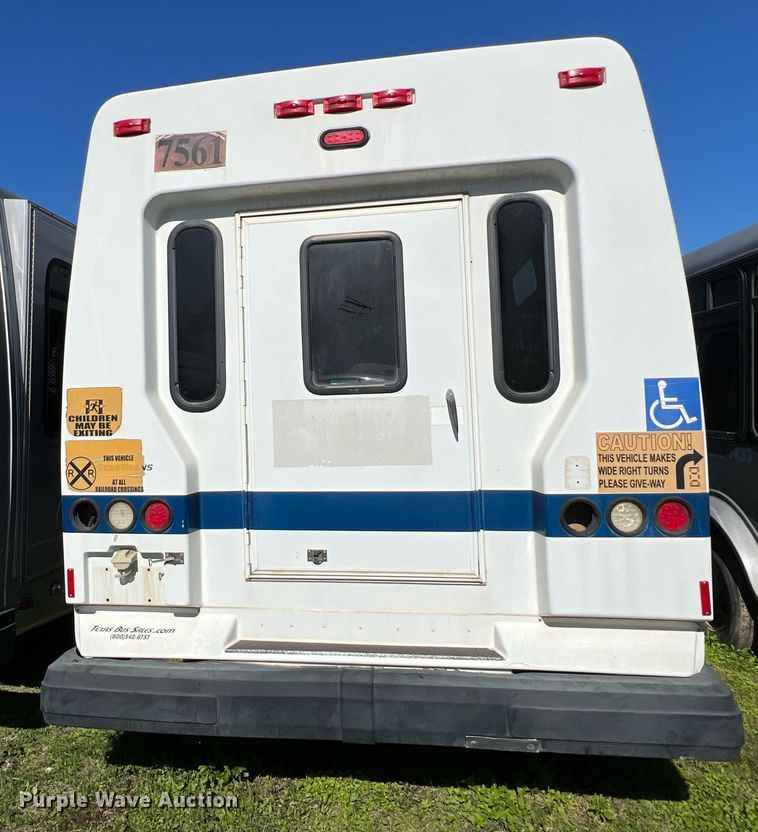 image for item DM2933 2009 Ford E450 shuttle bus