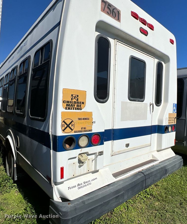 image for item DM2933 2009 Ford E450 shuttle bus