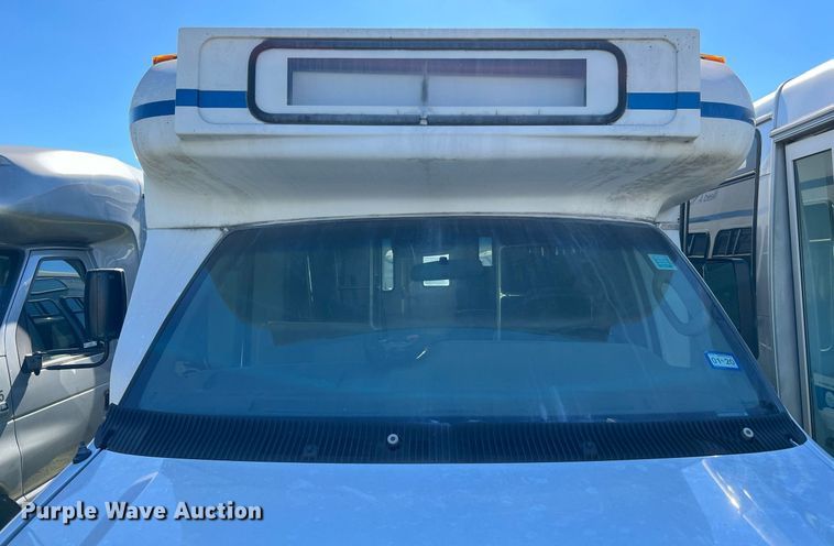 image for item DM2933 2009 Ford E450 shuttle bus