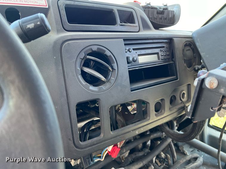 image for item DM2933 2009 Ford E450 shuttle bus