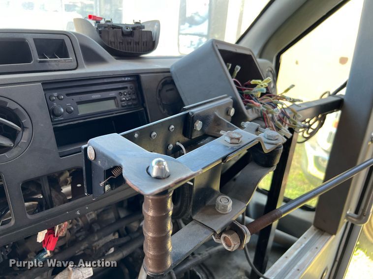 image for item DM2933 2009 Ford E450 shuttle bus