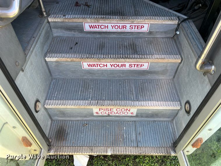 image for item DM2933 2009 Ford E450 shuttle bus