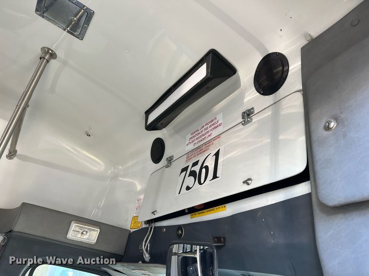 image for item DM2933 2009 Ford E450 shuttle bus
