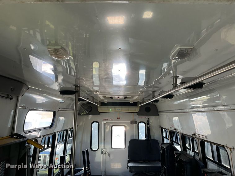 image for item DM2933 2009 Ford E450 shuttle bus