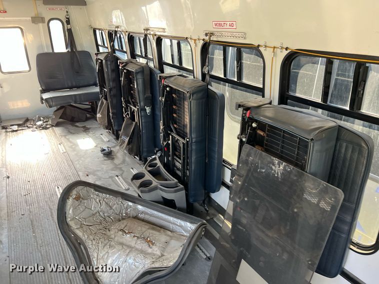 image for item DM2933 2009 Ford E450 shuttle bus