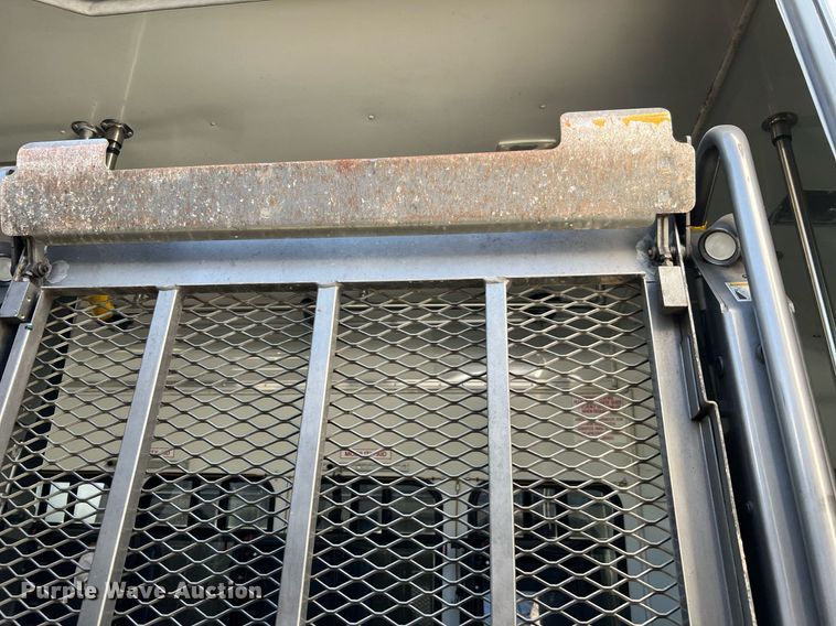 image for item DM2933 2009 Ford E450 shuttle bus