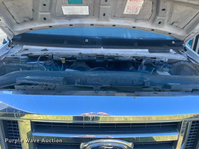 image for item DM2933 2009 Ford E450 shuttle bus