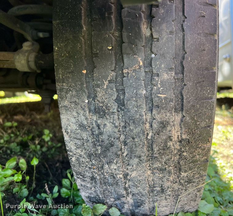 image for item DM2933 2009 Ford E450 shuttle bus