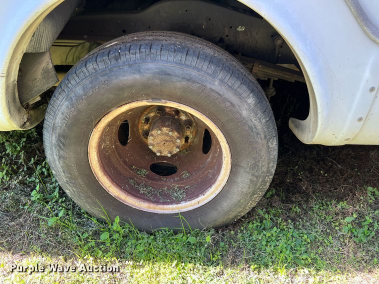 image for item DM2933 2009 Ford E450 shuttle bus