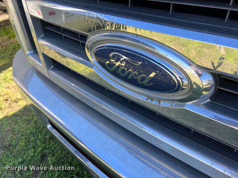 image for item DM2933 2009 Ford E450 shuttle bus